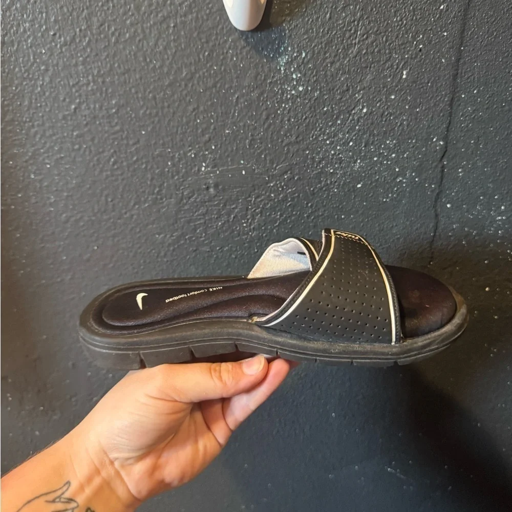 Nike Black and White Slide Sandals with Cushion